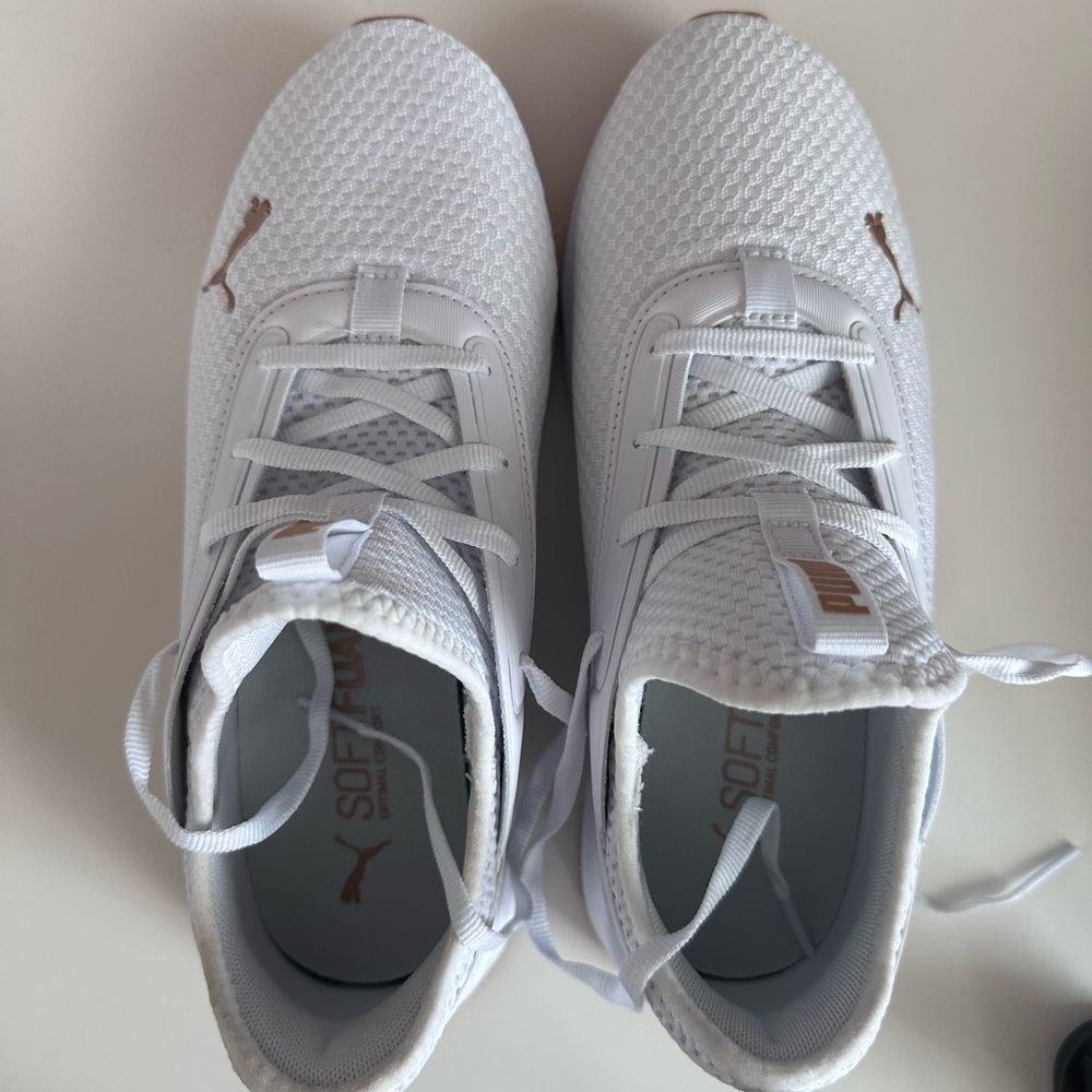 NEW Puma White SoftFoam Sneakers 7.5